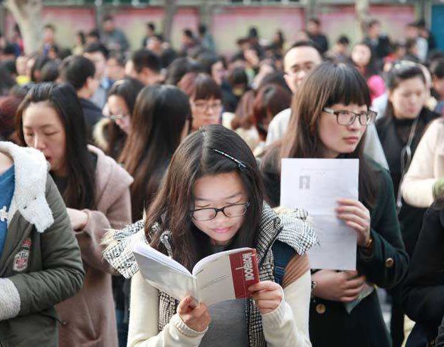 失业人士报考公务员的条件与路径